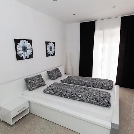 Apartman Mara *